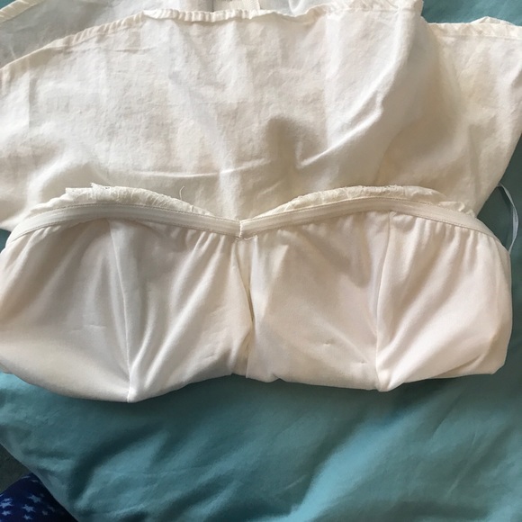 White Peplum Sleeveless Top - Picture 3 of 4